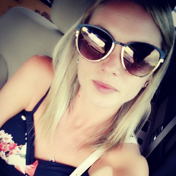 Meet your Posher, Robin - Picture 1 of 1